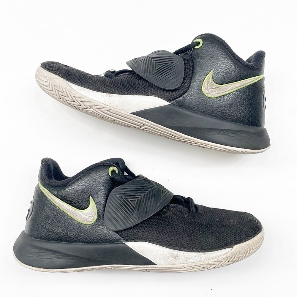 Nike Kyrie Irving Flytrap Youth Basketball Sneakers